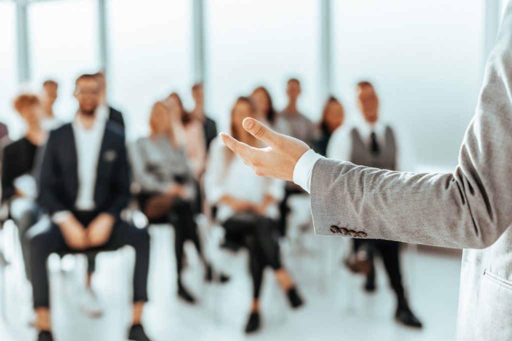 Con nuestro curso los participantes adquirirán las herramientas necesarias para administrar sus laboratorios de tal forma que puedan operar con eficacia y mejorar su eficiencia.