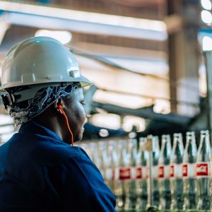 BUENAS PRÁCTICAS DE MANUFACTURA, REVISIÓN DE PROCESOS, SU DOCUMENTACIÓN Y EVALUACIÓN DE LOS RESULTADOS