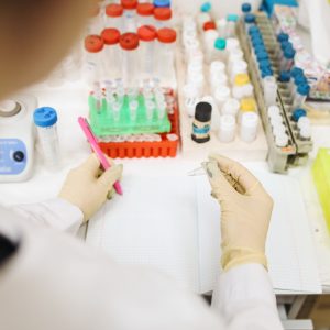 VALIDACIÓN ANALÍTICA Y ESTIMACIÓN DE LA INCERTIDUMBRE DE MEDICIONES EN ENSAYOS MICROBIOLÓGICOS
